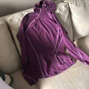 Mountain hard wear hooded women’s size medium polyester/elastase